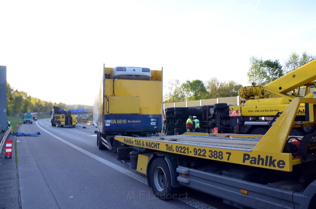 VU LKW umgestuerzt A 3 Rich Oberhausen Hoehe AS Koeln Koenigsforst P122.JPG - Miklos Laubert